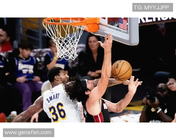 湖人与雷霆激战正酣球迷期待精彩对决与精彩瞬间